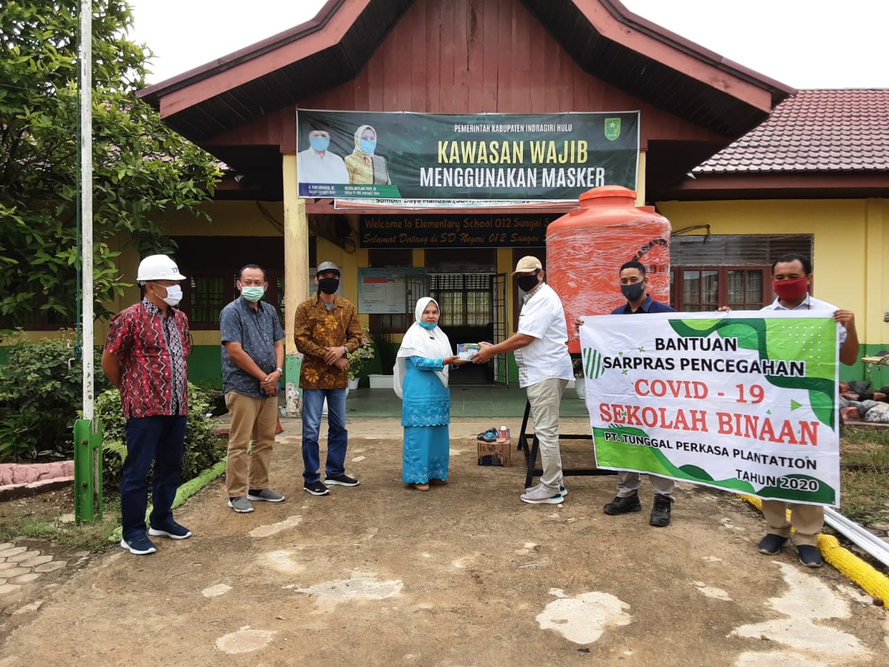 PT Tunggal Perkasa Plantation Salurkan Bantuan ke Berbagai sekolah di Indragiri Hulu