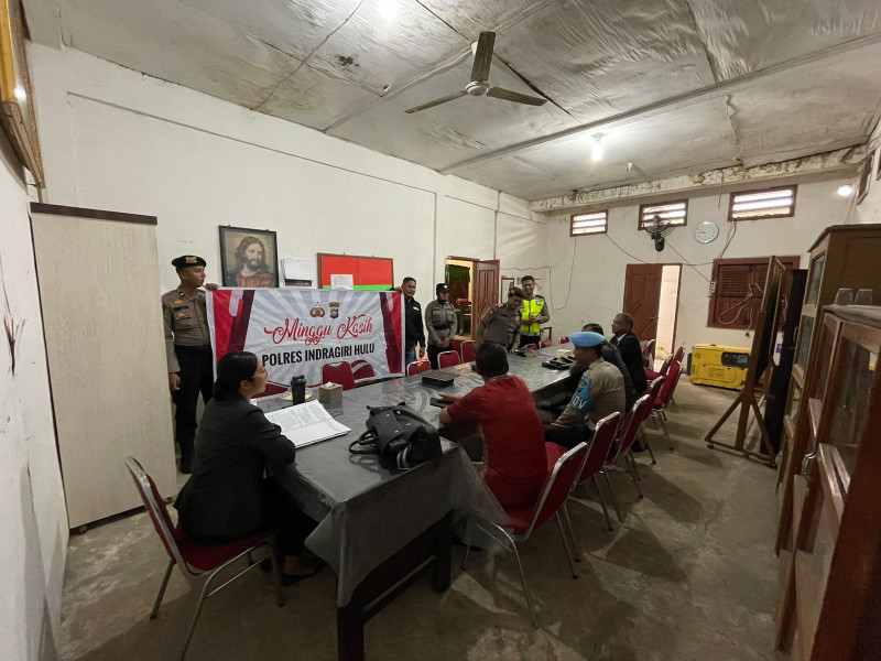 Minggu Kasih Polres Inhu di Gereja HKBP Rengat, Pendeta Nyatakan Siap Jaga Kamtibmas