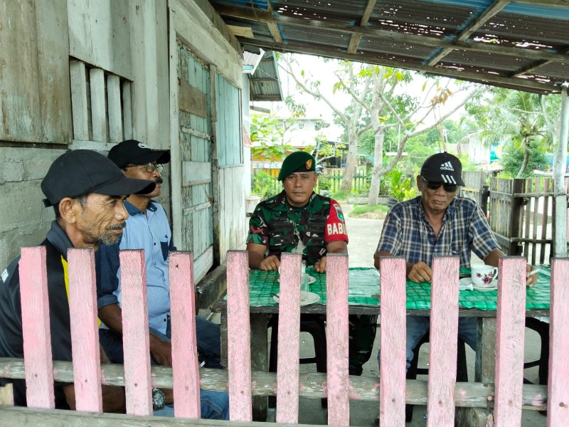 Cegah Karhutla, Babinsa Koramil Kateman Imbau Warga Tidak Buka Lahan dengan Membakar