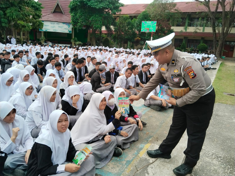 Ditlantas Polda Riau Sampaikan Keselamatan Berlalu Lintas di Sekolah Menjelang Pilkada