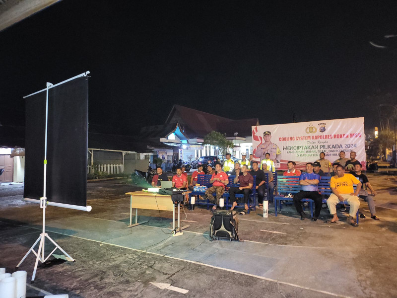 Polres Rohul Nobar Timnas Indonesia, Sekaligus Ajak Masyarakat Sukseskan Pilkada 2024