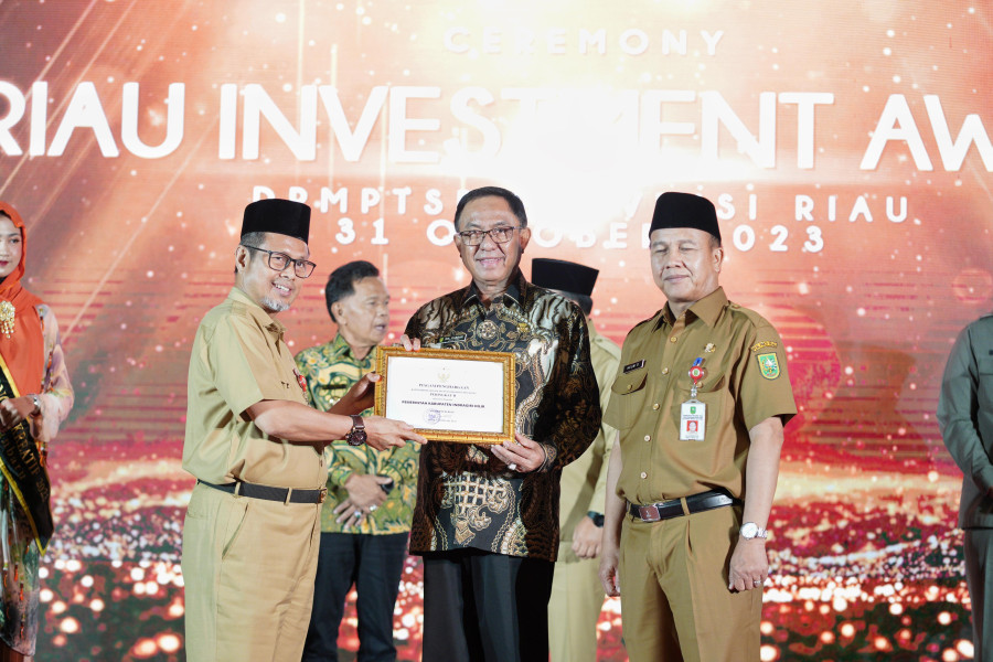 Pemkab Inhil Raih Penghargaan Riau Investment Award 2023