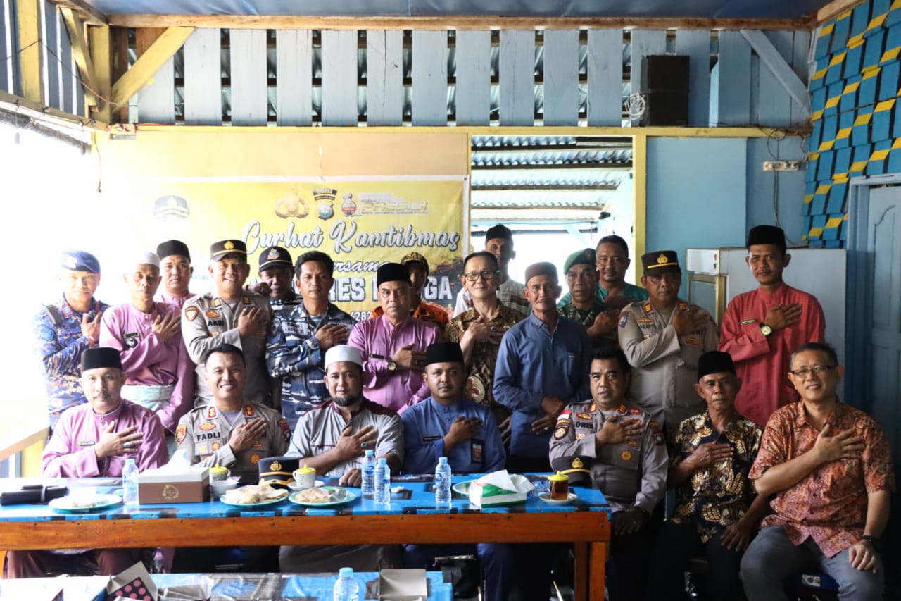 Kapolres Lingga Lakukan Curhat Kamtibmas, Disambut Antusias Warga Kecamatan Selayar.