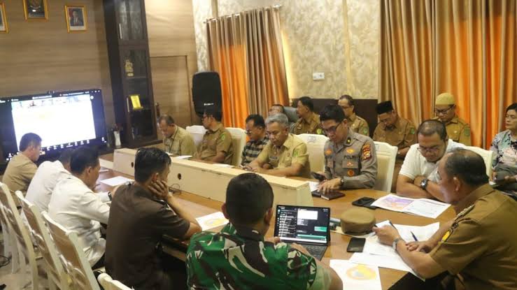 Bupati Herman Hadiri Rakor Pengendalian Inflasi 2025 Secara Virtual