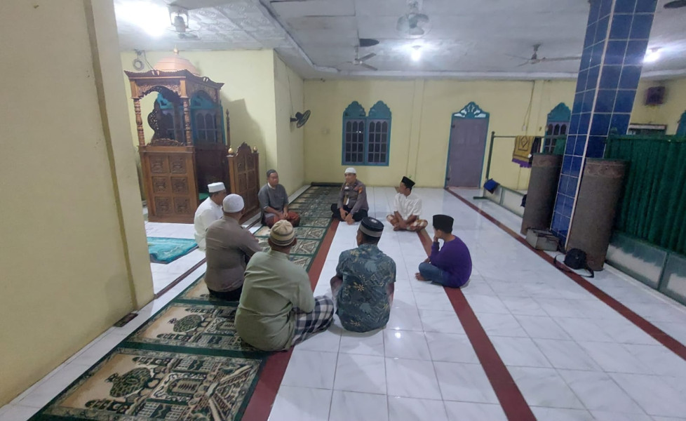 Polsek Pangkalan Lesung Laksanakan Cooling System dalam Sholat Subuh Harmoni