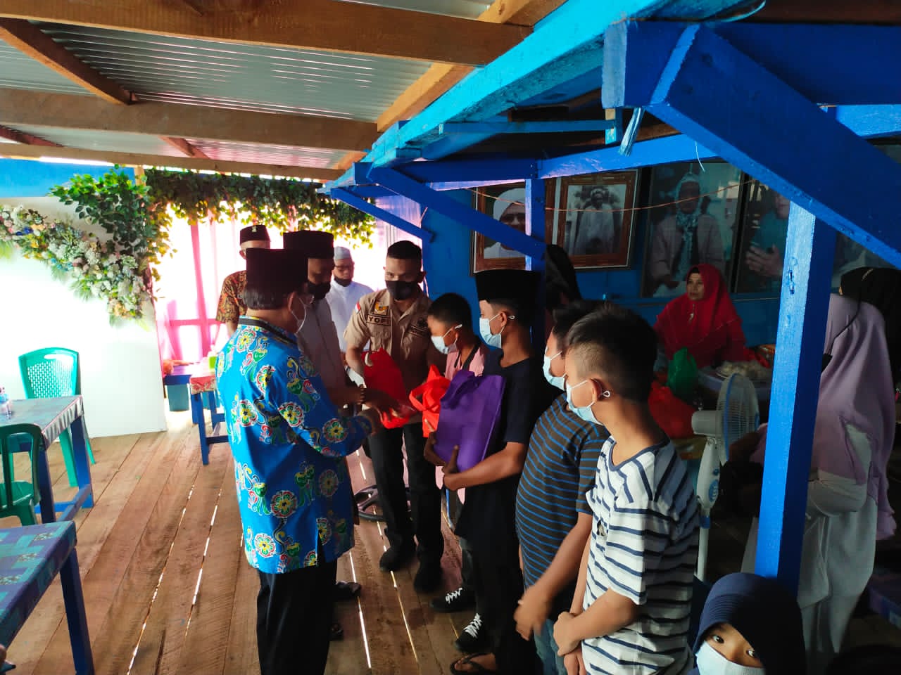 Sambut Bulan Suci Beberapa Minggu Lagi, Bupati Inhil Bersama Yayasan Vioni Bersaudara Berbagi Kepada Anak Yatim