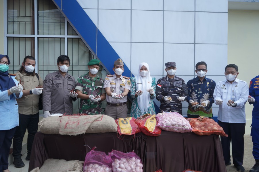 Wabup Inhil Hadiri Pemusnahan 48,39 Ton Komoditas Pangan Ilegal
