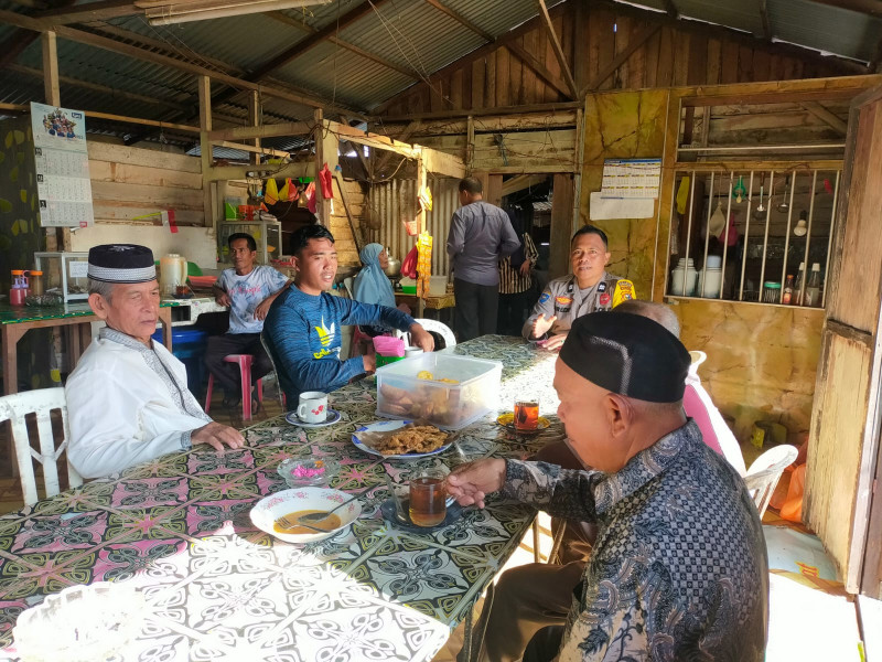 Bhabinkamtibmas Lajau Ajak Warga Ciptakan Kamtibmas yang Kondusif