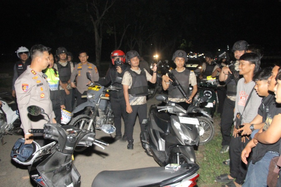 Kapolres Inhu Pimpin Patroli Tim Raga, Sapa Tokoh Masyarakat Hingga Cek Pos Satkamling