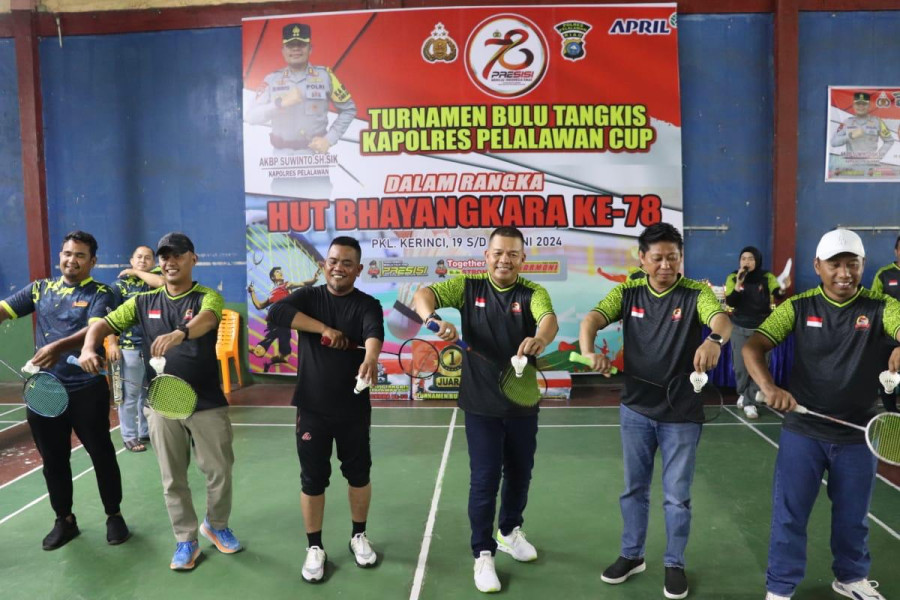 Bupati Pelalawan Buka Turnamen Bulu Tangkis Kapolres Pelalawan CUP HUT Bhayangkara ke-78