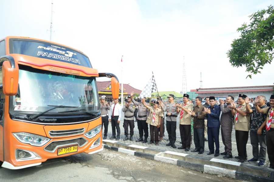 Kapolres Lepas Kontingen Pramuka Kwarcab Inhu Ikuti Jambore Karhutla di Siak