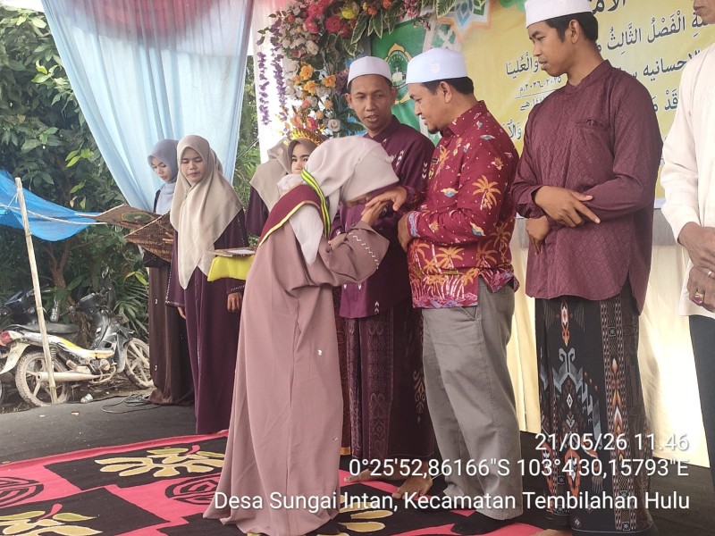 Kades Sungai Intan Hadiri Pelepasan dan Perpisahan Santri Ponpes Albaqiyatul Ihsaniah