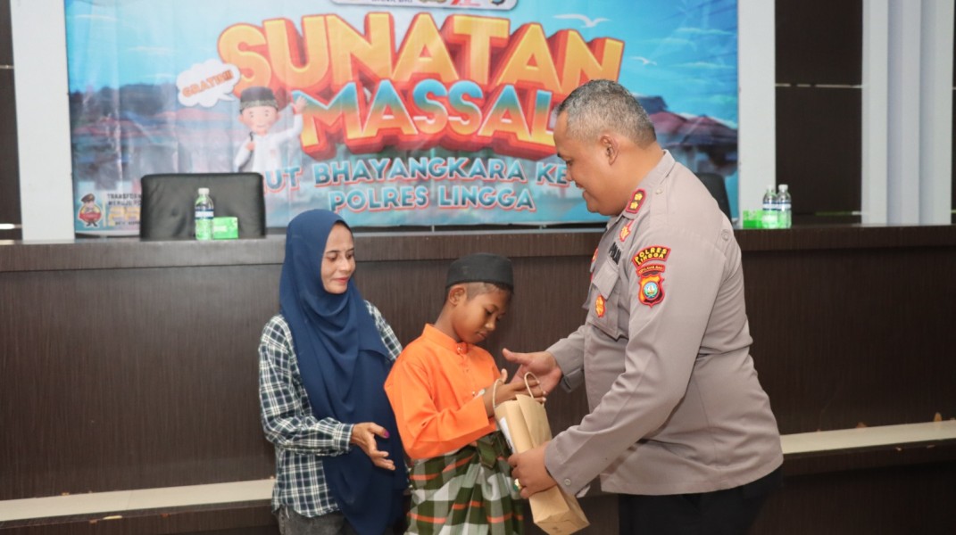 Polres Lingga Gelar Sunatan Massal, Wujud Kepedulian di Momen Hari Bhayangkara ke-79.