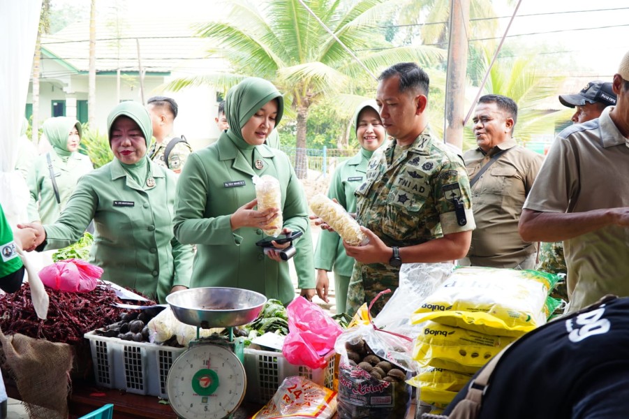 Sambut HUT TNI ke-81, Kodim 0314/Inhil Gelar Bazar Sembako Murah untuk Masyarakat