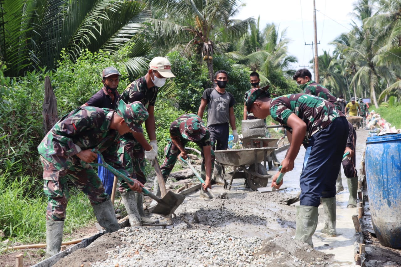 Pembangunan Jalan Yakup 2 di Desa Teluk Bunian Program TMMD Capai 46 Persen