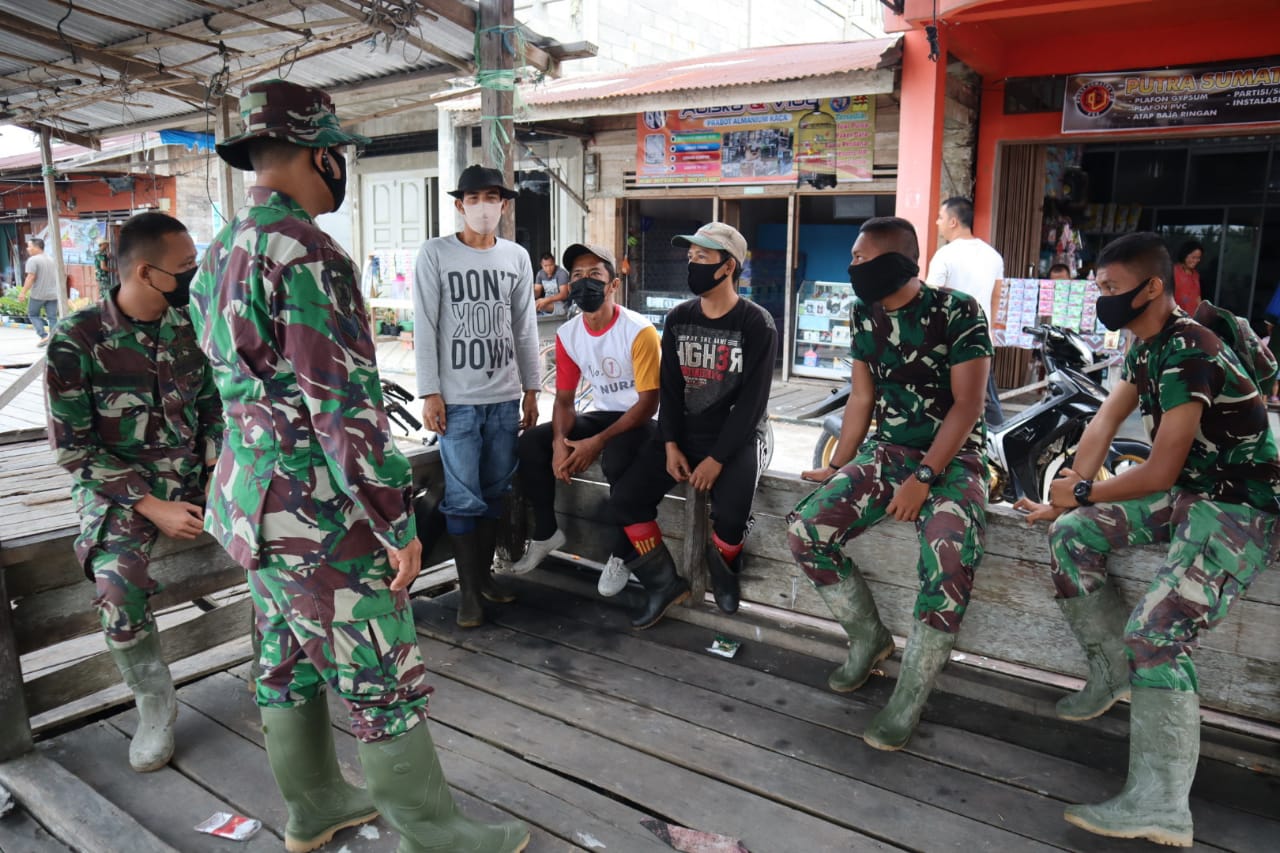 Satgas TMMD Inhil Terus Bangun Komsos Bersama Warga di Lokasi Kegiatan