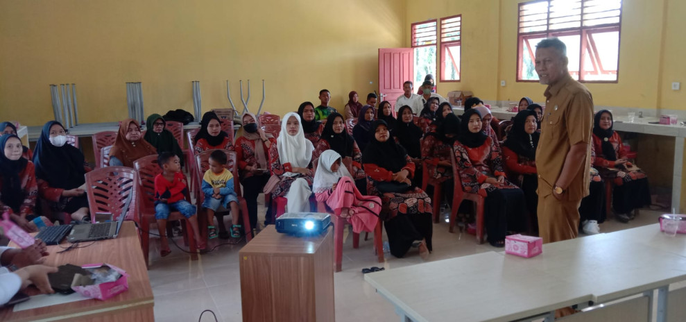 DP2KBP3A Inhil Bersama Satgas TMMD ke 116 Kodim 0314/Inhil Berikan Penyuluhan KB