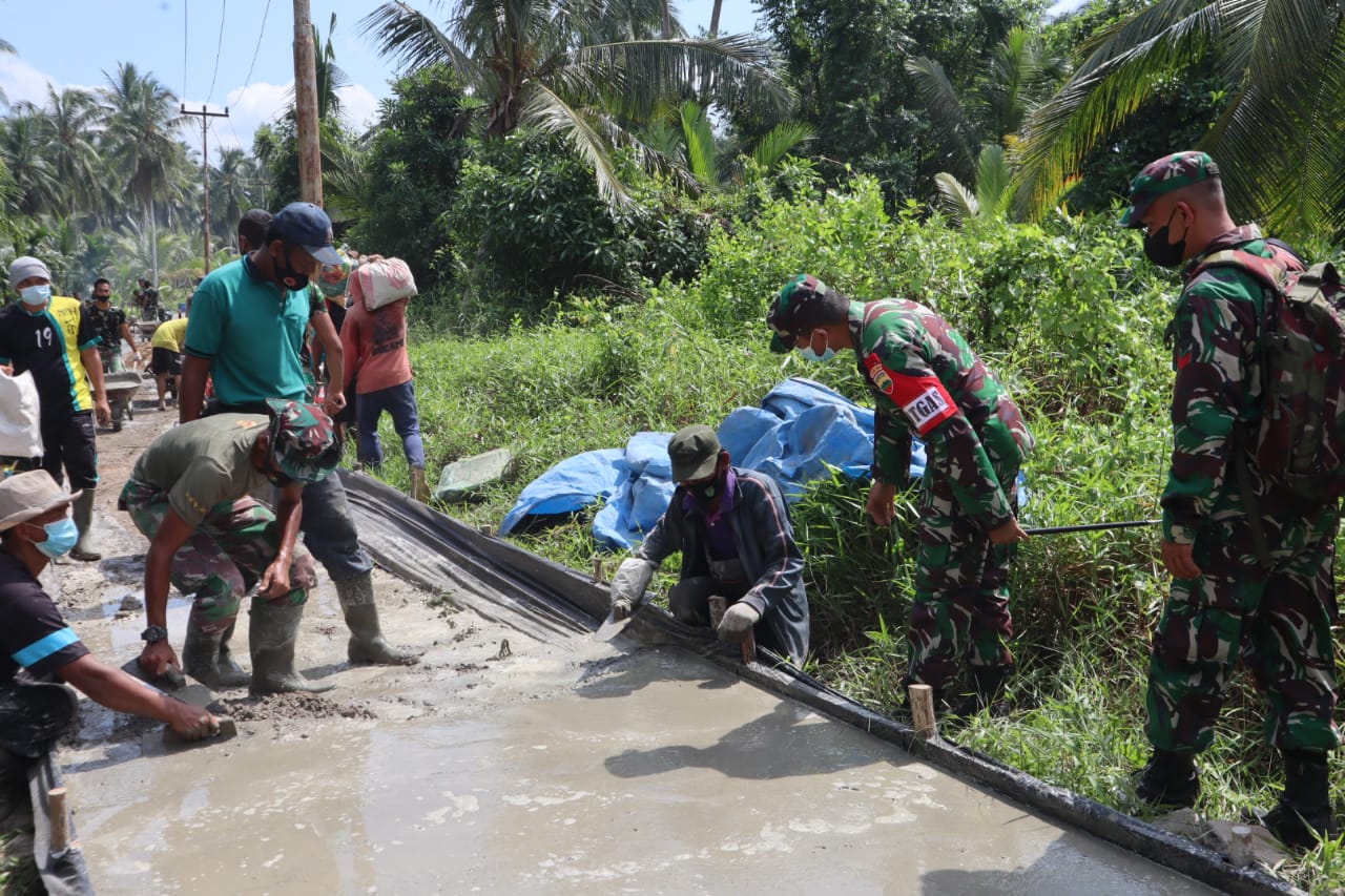 Dandim 0314/Inhil Tinjau Pelaksanaan TMMD Jalan Yakup 2 di Desa Teluk Bunian