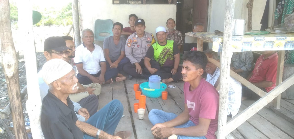 Bhabinkamtibmas Perigi Raja Giat Cooling System Ajak Warga Jaga Kamtibmas dan Sukseskan Pilkada Damai