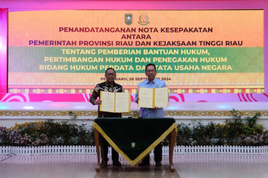 Pj Gubri Bersama Kajati Riau Tandatangani Nota Kesepahaman Bantuan Hukum