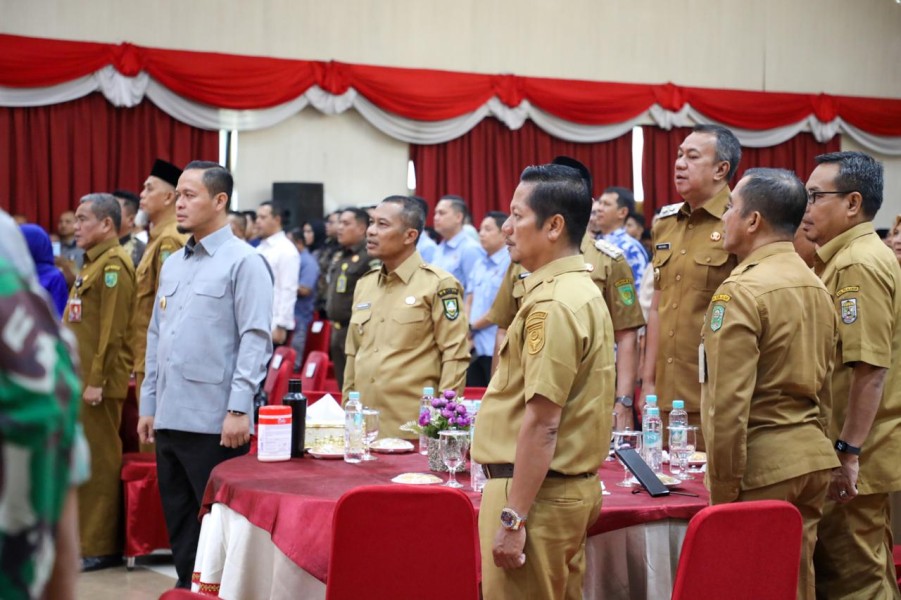 Bupati Bengkalis Terima Penghargaan dari Menteri Hukum RI