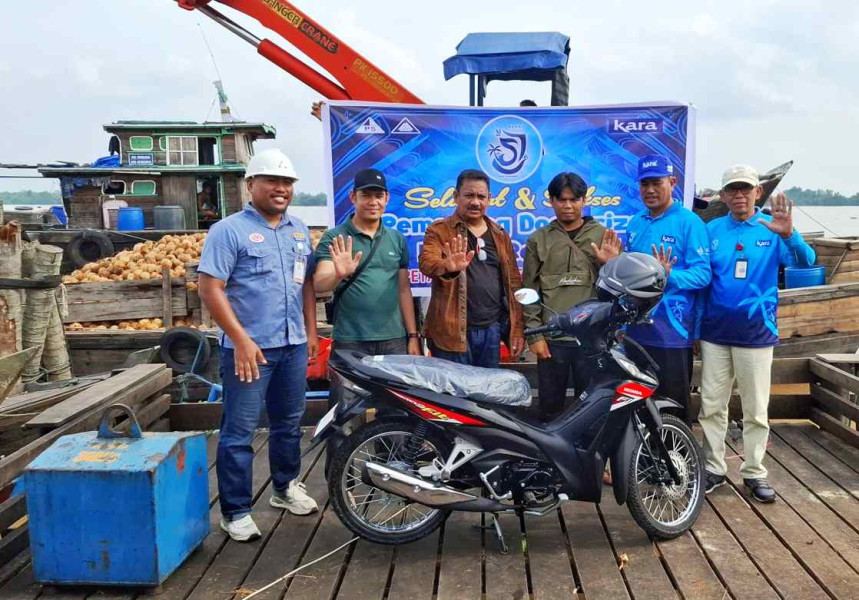 Sambu Group Rayakan HUT ke-57 dengan Berikan Doorprize kepada Petani Kelapa di Indragiri Hilir