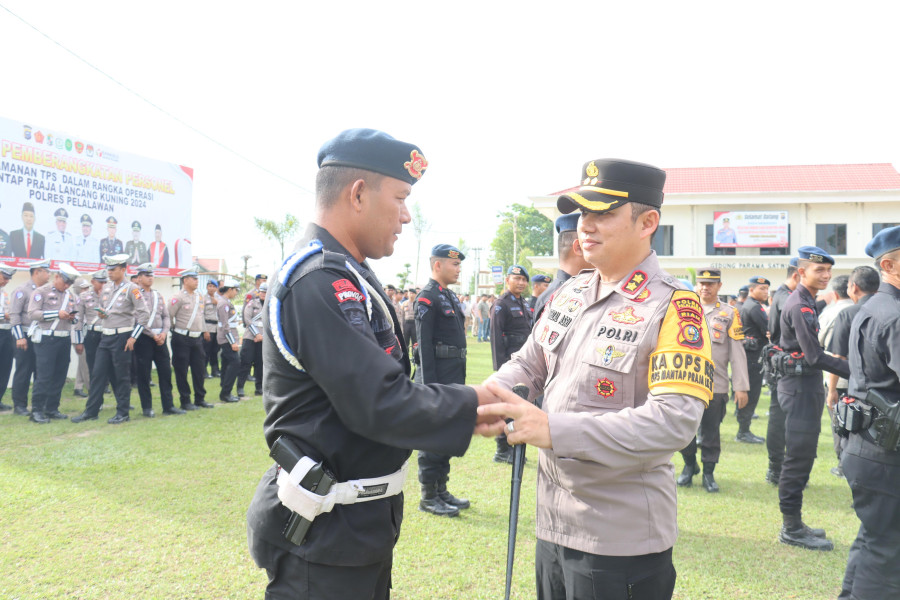 Kapolres Pelalawan Pimpin Apel Pelepasan Personel BKO Brimob Polda Riau