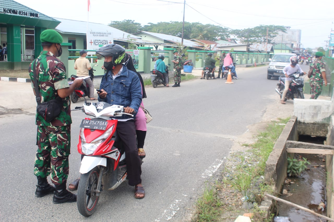 Tak Ada Tanggal Merah,Personil Kodim  0314/Inhil Terus Gencarkan Vaksinasi
