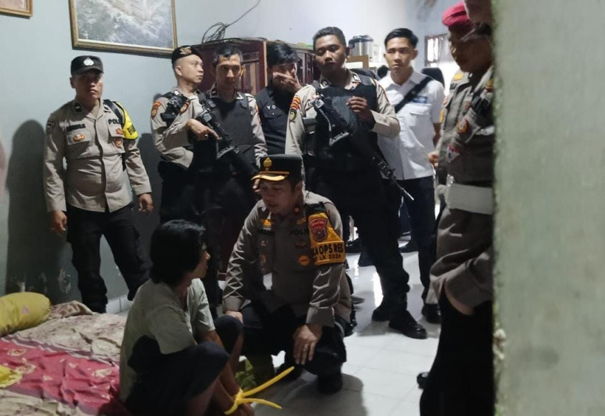 Grebek Kampung Teleng di Air Molek, Polisi Amankan Tiga Orang Diduga Terlibat Narkoba