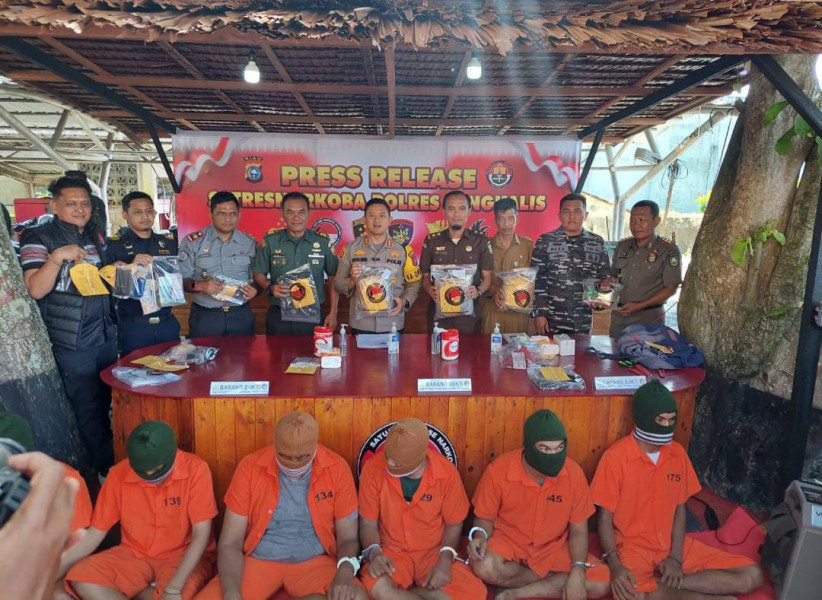 6 Tersangka Narkoba Diamankan Sat Narkoba Polres Bengkalis 2 Diantara Tertangkap Bersama Barang Bukti 2 Air Sofgun