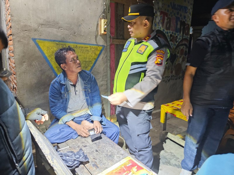 Cegah Aksi Premanisme, Kapolsek Lirik Pimpin Patroli di Tempat Hiburan Malam