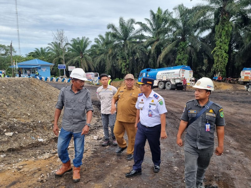 Dinas Perhubungan Inhu Lakukan Pengecekan Muatan Truk Batubara di Peranap