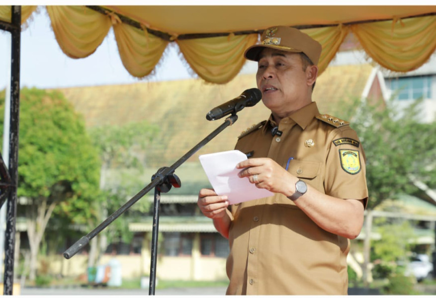 Hari Pertama Berkantor, Bupati Herman Pimpin Apel Gabungan Pengantar Tugas di Lingkungan Pemkab Inhil