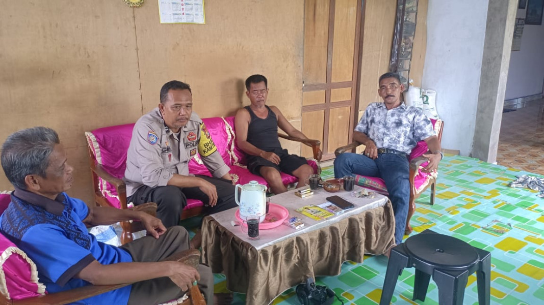 Sambangi Warga Sungai Buluh,  Aiptu Giri Wahyudi Sampaikan Pesan Kamtibmas dan Pilkada Damai