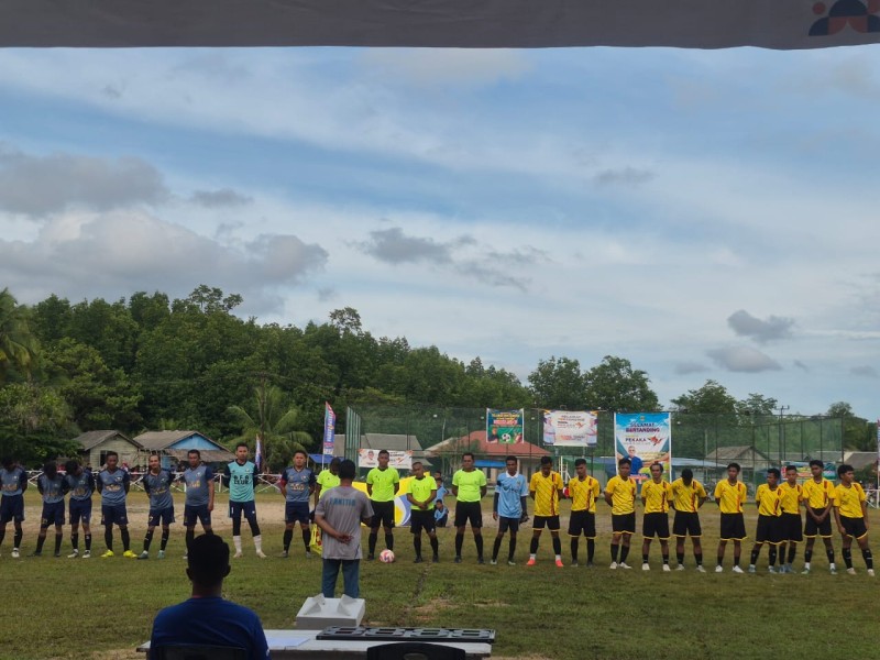 Polsek Daik Lingga Amankan Turnamen Sepak Bola di Lingga Timur.