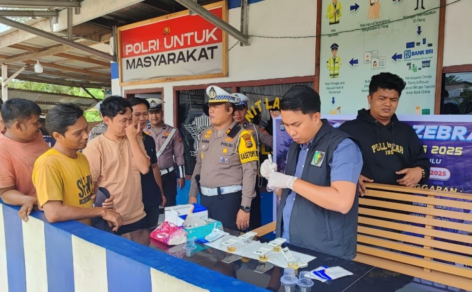Operasi Zebra LK 2025, Satlantas Polres Inhu Cek Urine Puluhan Sopir