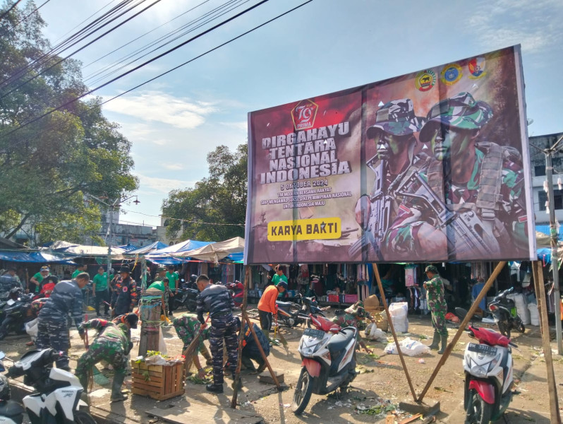 Sambut HUT TNI ke-79, Pasukan Loreng di Inhil Gotong Royong Bersihkan Sampah