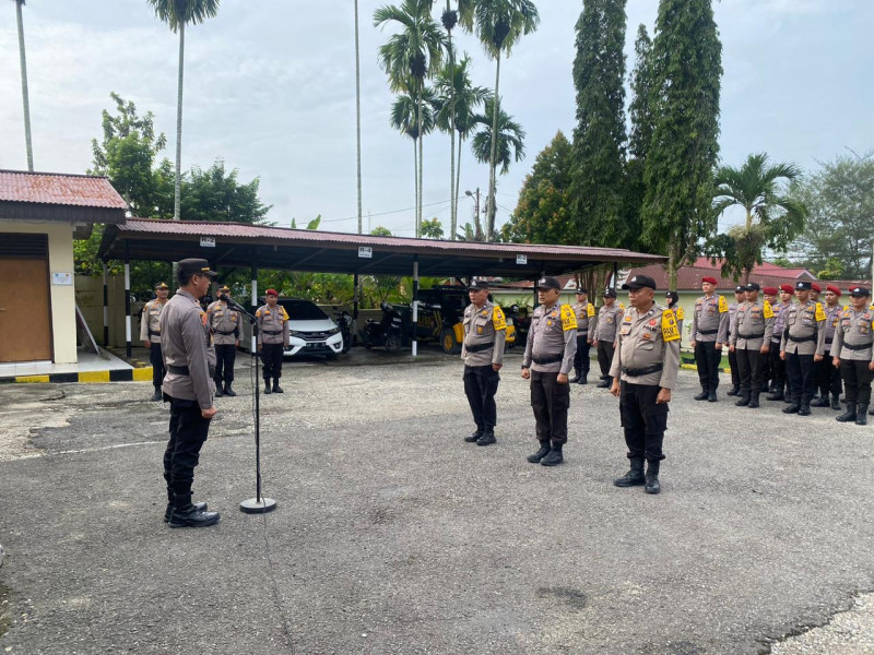 Kapolsek Pangkalan Kuras Pimpin Apel Pagi Personil PAM TPS