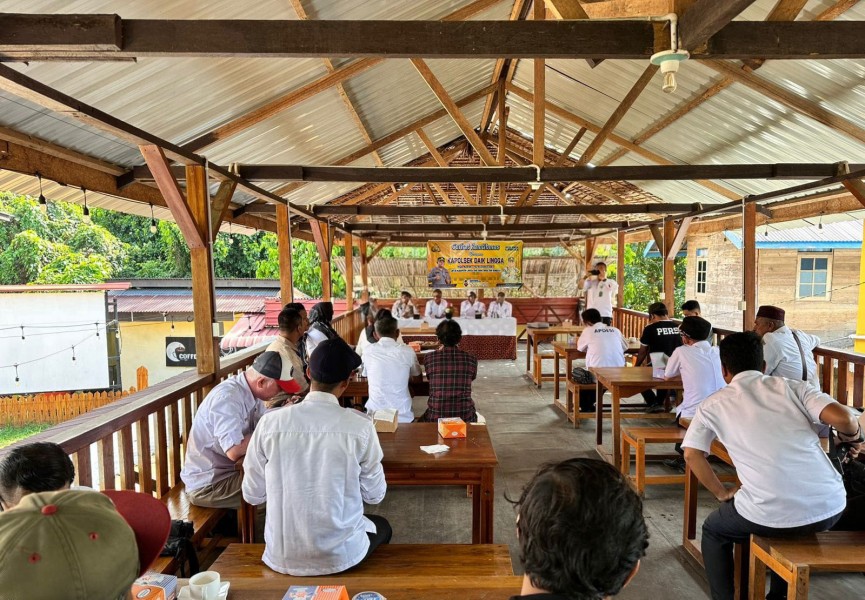 Polsek Daik Lingga Sosialisasikan Pencegahan TPPO Melalui Kegiatan Jumat Curhat.