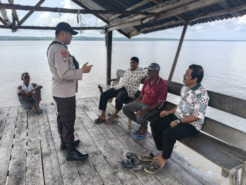 Patroli Sambang, Bhabinkamtibmas Sungai Bela Ajak Warga Jaga Kamtibmas