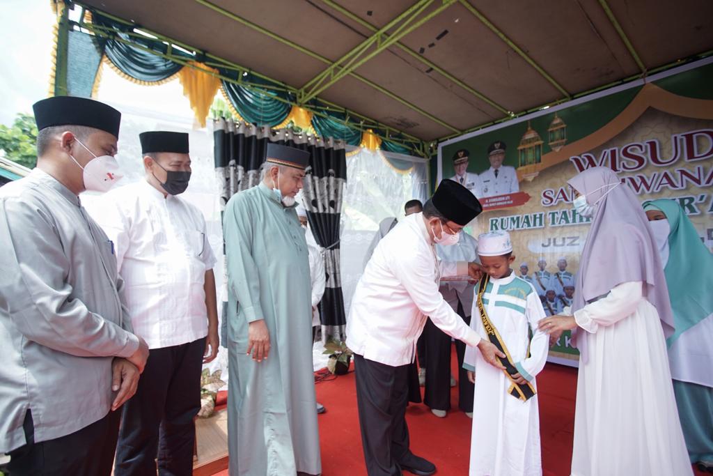 Bupati HM Wardan Hadiri Wisuda Santri Rumah Tahfizd Quran Ar Rasyid di Keritang