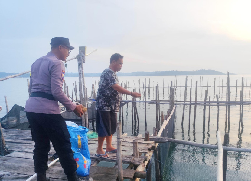 Briptu Andika Laksono Gerakan Budidaya Ikan Karang di Keramba.