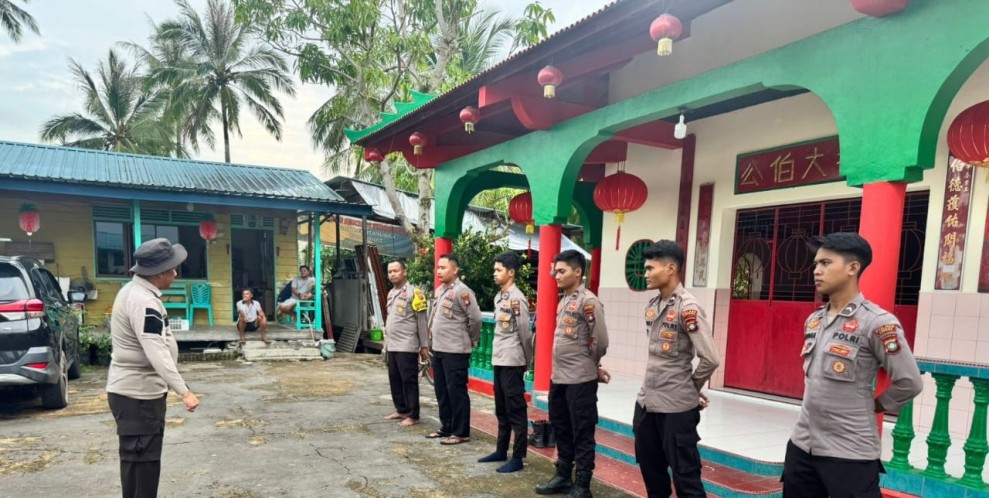 Polsek Daik Lingga Gelar Bakti Sosial  Religi di Kelenteng Wujud Toleransi Sambut HUT Bhayangkara ke-79