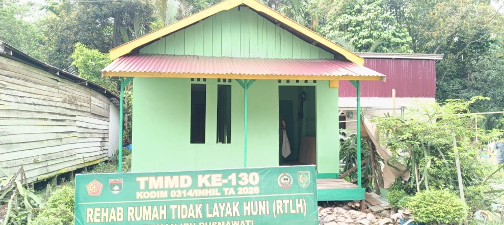 Gotong Royong Satgas TMMD ke-130 Kodim 0314/Inhil Bersama Warga Mengubah Wajah Rumah Arfan