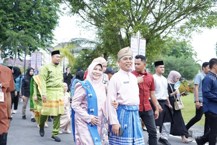 Bupati Herman Hadiri Pawai Ta’aruf MTQ ke-43 Provinsi Riau di Bengkalis