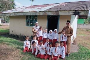 Plt Kepsek Beberkan Alasan Ruang Bekas Toilet Disulap Jadi Kelas Belajar Siswa SDN 002 Kampar