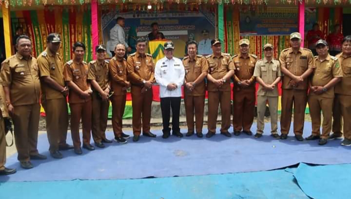 Kukuhkan Bapak/Bunda Asuh Anak Stunting Se Kec Mandah, Bupati HM Wardan Berharap Sinergitas dan Komitmen Seluruh Elemen Masyarakat