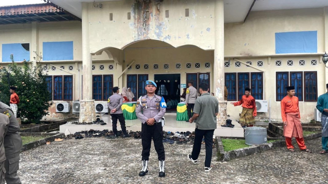 Polsek Daik Lingga Kawal Ketat Peringatan Maulid Nabi Muhammad SAW 1447 H di Kabupaten Lingga.