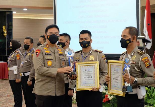 Terbaik Kedua Penyelesaian Perkara Laka Lantas, Polres Inhu Terima Reward Dari Kapolda Riau