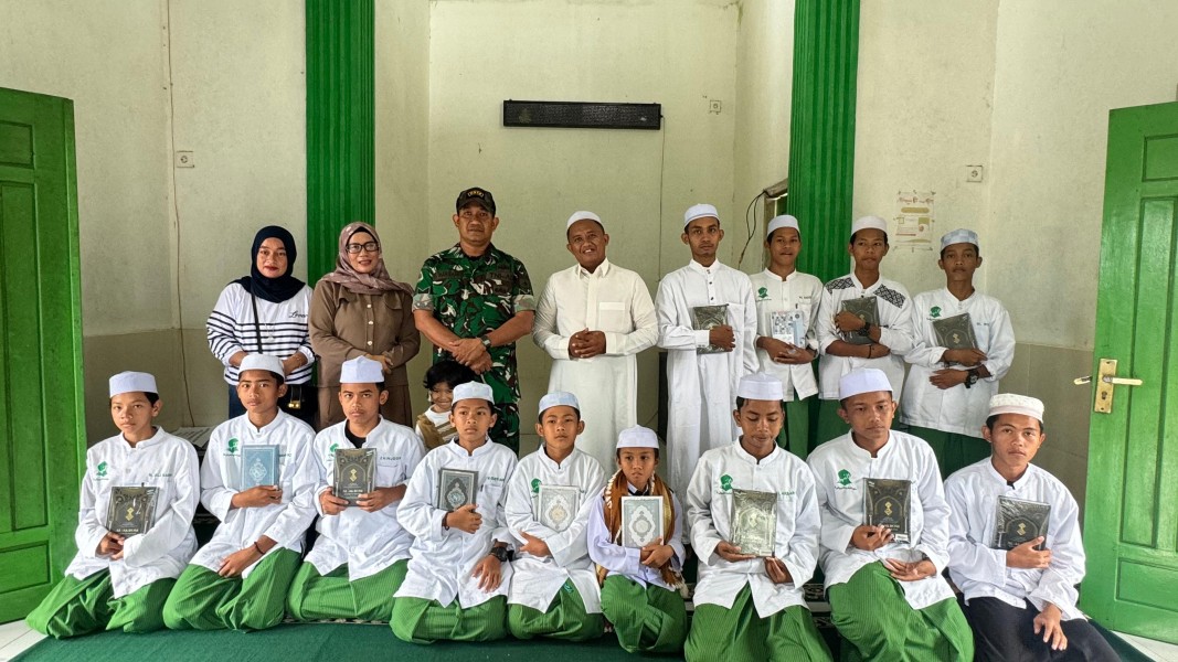 Tim Jum'at Berkah Kodim 0314/Inhil Salurkan Bantuan  Al-Qur’an untuk 2 Pondok Pesantren di Tembilahan